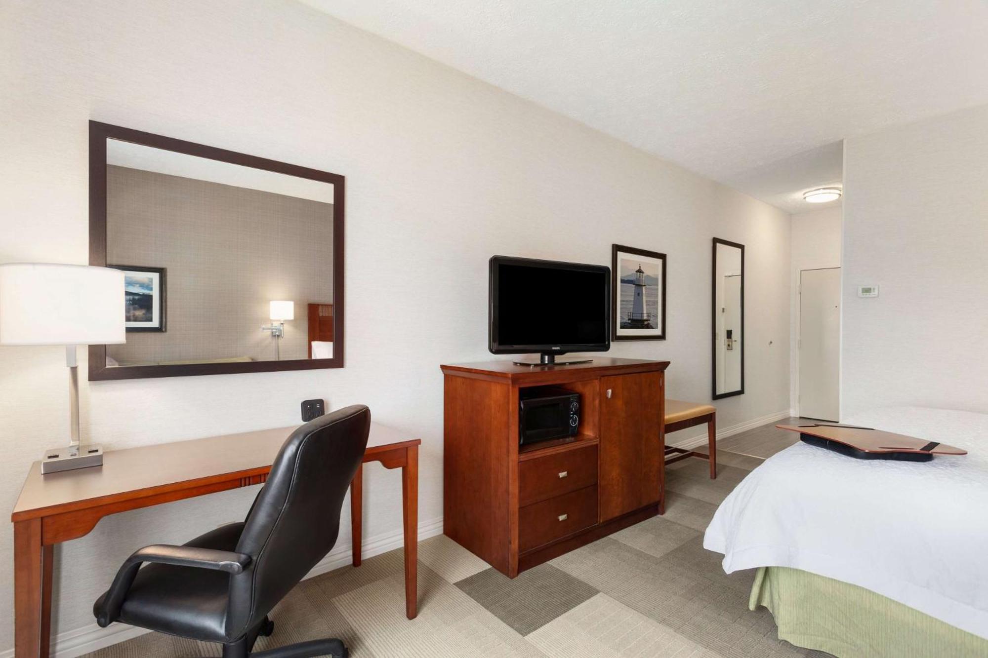 Hampton Inn Burlington - Colchester Exterior foto